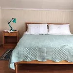 Casa De Veraneo 5 Dormitorios 2 Banos A Pasos Del Lago