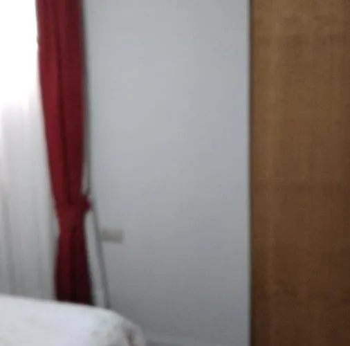 Casa De Veraneo 5 Dormitorios 2 Banos A Pasos Del Lago